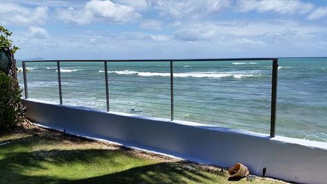 Ocean Seawall. Steel cable fencing above the property line allows for high ocean visibility. Coastal Fencing Beach Houses, View Fence Ideas, Waterfront Fence Ideas, Beach Fence Ideas, Seawall Ideas, Cable Fence, Lake Fence, Cable Fencing, Beach House Deck