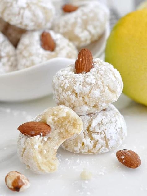 Cooking with Manuela Italian Almond Cookies Recipes, Almond Cookies Recipes Easy, Almond Cookies Recipes, Cookies Recipes Easy, Italian Desserts Easy, Italian Almond Cookies, Almond Pastry, Amaretti Cookies, Almond Meal Cookies