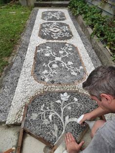 Stone Garden Paths, Floor Pattern, Mosaic Garden Art, Garden Makeover, Stone Path, Pebble Stone, Garden Yard Ideas, Mosaic Garden, Garden Pathway