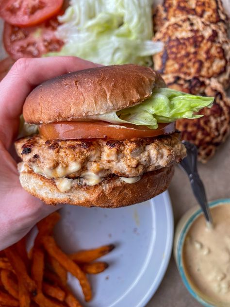 High Protein Turkey Burgers Protein Turkey Burgers, High Protein Grill Recipes, High Protein Turkey Burgers, High Protein Burger Recipes, High Protein Turkey Recipes, High Protein Blackstone Recipes, High Protein Burger, 2024 Wellness, Turkey Burger Recipes Healthy