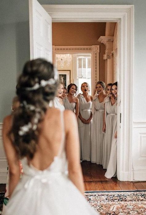 Bridesmaid Poses, Bridesmaid Pictures, Bridesmaid Photoshoot, Wedding Portrait Poses, Wedding Picture Poses, Bridesmaids Photos, Wedding Pic, Wedding Photography Styles, Wedding Photos Poses