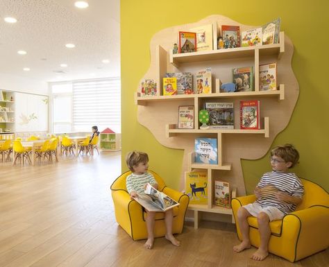 Kindergarten Interior, Preschool Designs, Daycare Design, Kids Cafe, Kindergarten Design, Lijiang, School Interior, Kids Library, Book Wall