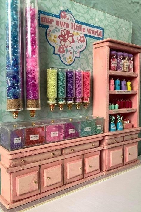 Miniature Toy Store, Miniature Candy Shop, Dollhouse Display Ideas, Miniature Display Ideas, Dopeamean Decor, Candy Shop Ideas Design, Candy Shop Aesthetic, Candy Closet, Vintage Candy Shop