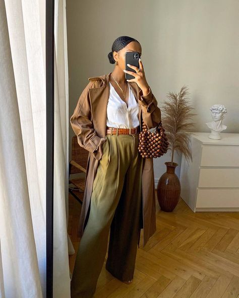 75 inspirational black fashion influencers to follow | HUSSKIE Feminine Lookbook, Fall Teas, Earth Tone Fashion, Earth Tone Clothes, Earth Tone Outfits, Dark Academia Outfits, Dark Academia Outfit, Simple Style Outfits, Academia Outfits