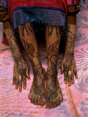 Kenya - Swahili bride The Blacker The Berry, Foot Henna, Wedding Henna, Mehndi Tattoo, Henna Tattoos, Henna Tattoo Designs, Henna Mehndi, Bridal Henna, Henna Art