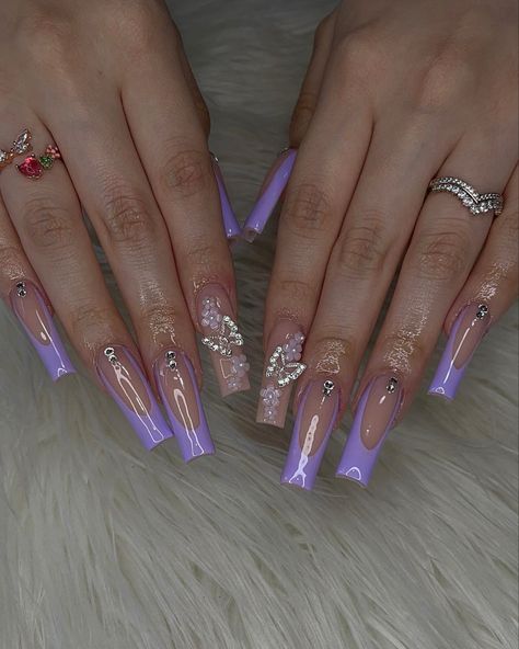 Lavender Quencinera Dresses, Lavender Butterfly Nails Quince, Purple French Tips With Butterflies, Sweet 15 Nail Designs, Purple Acrylic Nails For Quince, Latina Nail Designs Purple, Purple Birthday Nails Butterfly, Quince Nails Purple And Gold, Rapunzel Themed Acrylic Nails