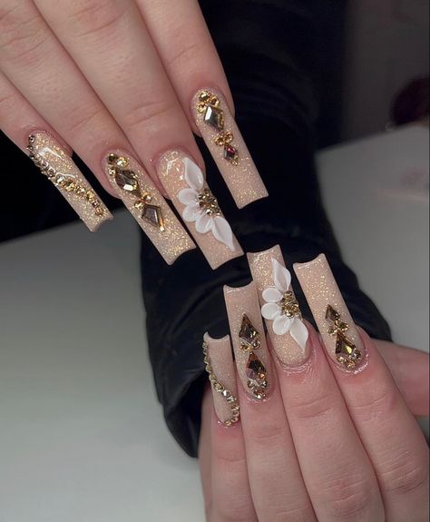 Champagne Nails, Quince Nails, Quinceanera Nails, Red And Gold Nails, Gold Acrylic Nails, Medium Nails, Red Acrylic Nails, Long Acrylic Nail Designs, Long Acrylic Nails Coffin