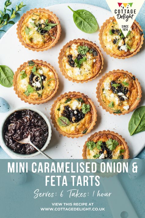 Easy and elegant crumbly Feta and Onion Tarts, perfect for sharing! Feta Tart, Tart Mini, Delight Recipes, Caramelised Onion, Tarts Recipe, Onion Tart, Mini Tart, Caramelized Onion, Tart Recipes