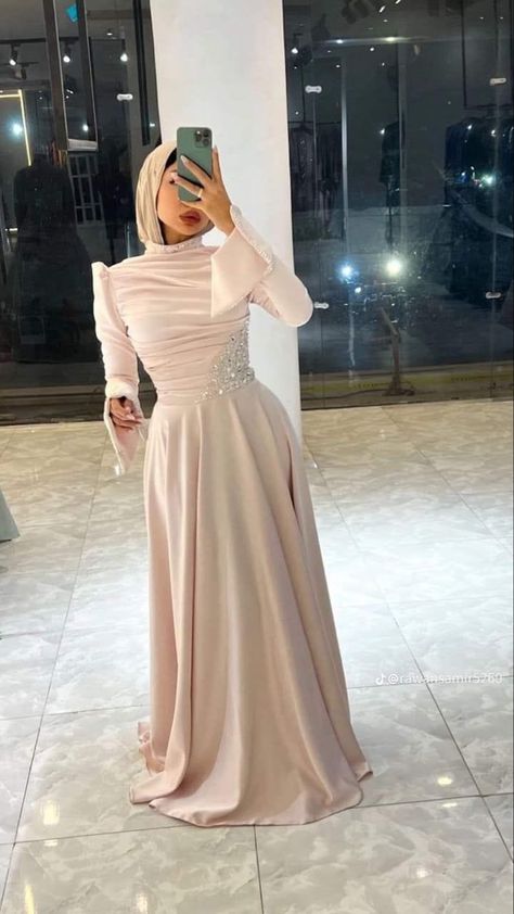 Hijabi Simple Dresses, Simple Hijab Dress For Graduation Party, Hijab Dress Party Engagement Simple, Dresses Soirée Hijab, Soiree Dresses For Hijab Classy, Hijab Dress Party Engagement, Hijab Dresses Soiree, Wedding Guest Outfit Casual, Hijabi Wedding Guest Outfit