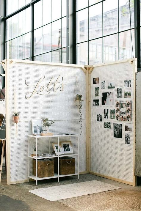 Bridal Show Booths, Photography Booth, Display Visual Merchandising, Vendor Booth Display, Craft Fair Booth Display, Craft Show Booth, Wood Photography, Bridal Expo, Craft Fairs Booth