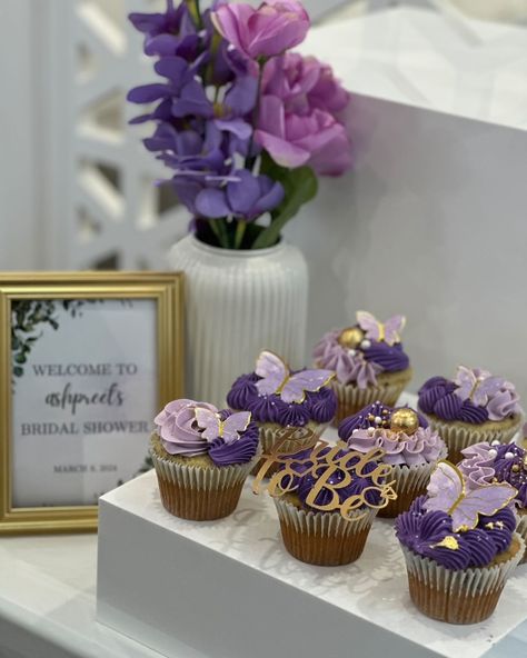 In her bridal era✨ Purple and gold bridal shower cupcakes 💍Bridal shower Cupcakes 💍Flavour: Cookies and cream 💍 @mccallsbakers Gel food colours 💍 @starcreations.to Bride to be topper 💍 @amazonca Butterfly toppers 💍 @slofoodgroup Edible gold leaf #butterfly #purple #purplecupcakes #bridal #bridalshower #floral #floraldesign #cupcakes #bridalshowerideas #purpleandgold #ediblegold #risers #party #setup #gayleafoodscoop #mccalls #bramptonbakery #brampton #caledon #cakes #cakesofinstagram ... Bride To Be Cupcakes, Bride To Be Topper, Bridal Era, Leaf Butterfly, Purple Cupcakes, Bridal Shower Cupcakes, Edible Gold Leaf, Butterfly Cupcakes, Butterfly Purple