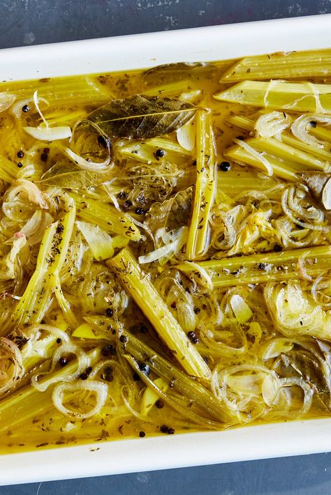 Celery Side Dish, Braised Celery, Cooking Duck, Chicken Confit, White Wine Recipes, Celery Recipes, French Sauces, La Fam, Wine Recipe