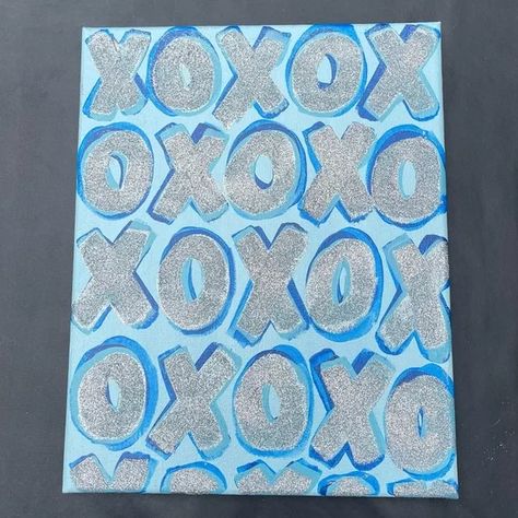 Blue Dorm Paintings, Blue Aesthetic Canvas Painting, Easy Dorm Paintings, Blue Preppy Paintings, Preppy Blue Bedroom, Preppy Canvas Paintings, Preppy Painting Ideas, Xoxo Painting, Glitter Paint Canvas