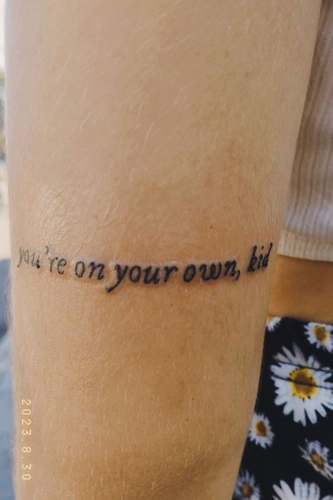 tatuagem escrito you're on your own, kid. na parte de trás do braço Glass Child Tattoo Ideas, Pitch Perfect Tattoo, You Re On Your Own Kid Tattoo, You're On Your Own Kid Tattoo, Your On Your Own Kid Taylor Swift Tattoo, Youre On Your Own Kid Tattoo, You’re On Your Own Kid Tattoo, Yoyok Taylorswift Tattoo, Youre On Your Own Kid Taylor Swift