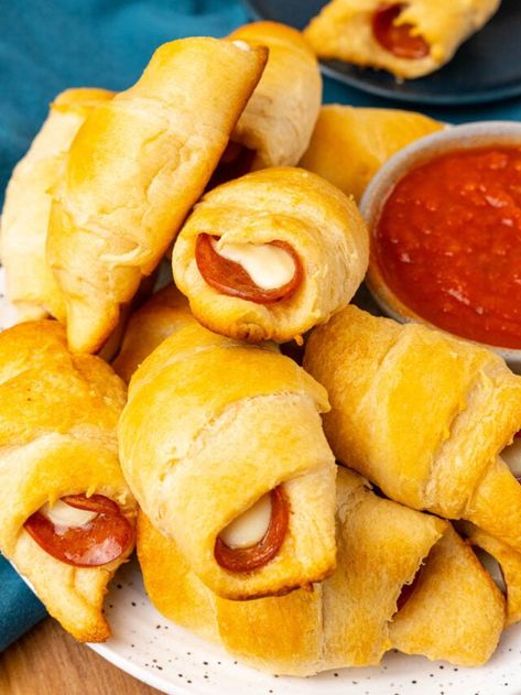 Easy Crescent Pepperoni Rolls Story - This Little Home of Mine Pizza Recipes Crescent Rolls, Pepperoni And Cheese Croissants, Pepperoni Pizza Rolls Crescents, Pepperoni Crescent Roll Ups, Pepperoni Cheese Crescent Rolls, Pepperoni Rolls With Crescent Rolls, Peporoni Rolls, Crescent Roll Pepperoni Rolls, Crescent Pepperoni Rolls