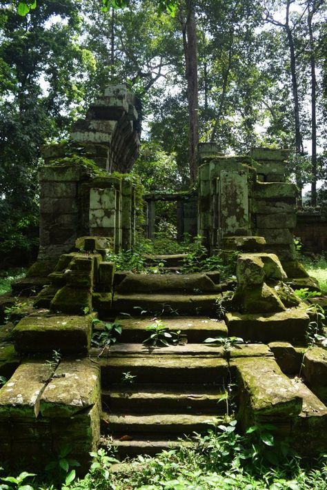 Bangunan Minecraft, Temple Ruins, Cambodia Travel, The Ruins, Ancient Temples, Angkor Wat, Ancient Architecture, Ancient Ruins, 판타지 아트