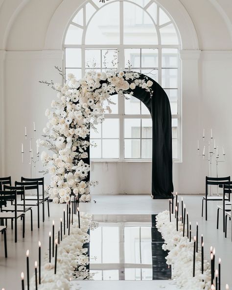 The concept of a black and white chamber wedding 🤍🩶🖤 #mg_eventdesign Unique Ceremony Seating Arrangement, White Aisle Markers Wedding, Flower Arrangements For Black And White Wedding, Black And White Tent Draping, Timeless Glamour Wedding, Weddings In January, Black And White Wedding Venue Ideas, Wedding Floral Stage, Wedding Aisle Decorations Black And White