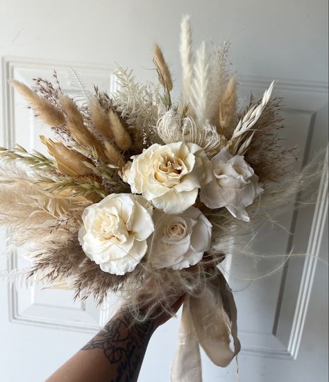 Wadding Dress, Diy Dried Flower Arrangement, Dried Bridal Bouquet, Pretty Wedding Bouquet, Classy Wedding Decor, Dried Arrangements, Floral Bouquets Wedding, Dried Flowers Diy, Bridal Bouquet Flowers