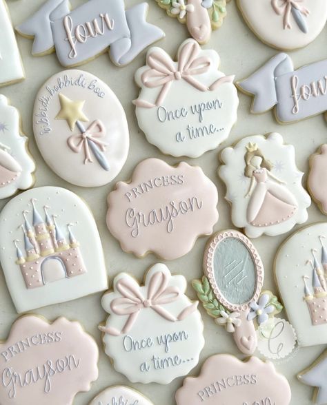 Princess Theme Cookies, Disney Princess Cookies, Cinderella Baby Shower, Princess Happy Birthday, Birthday Biscuits, Tea Party Cookies, Theme Cookies, Princess Cookies, Princess Theme Birthday