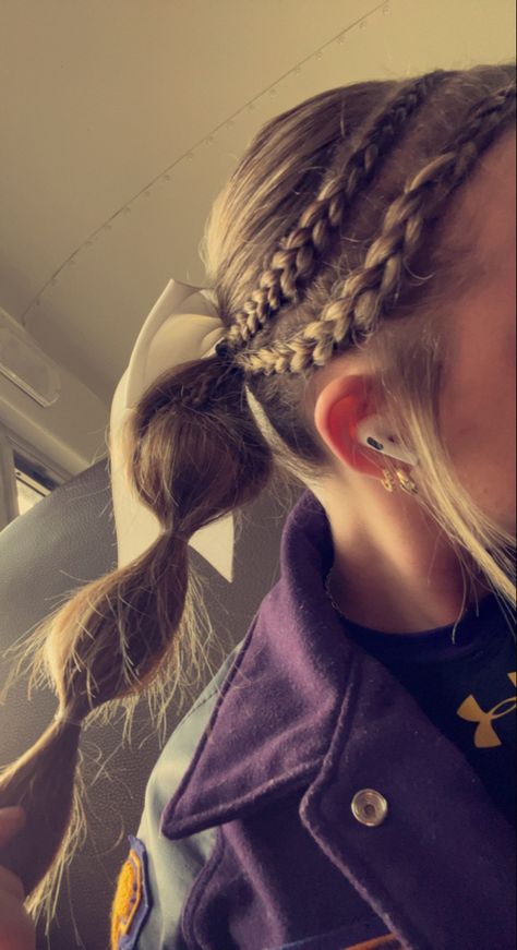 Softball Hairstyles Low Ponytail, Braided Hairstyles Volleyball, Hair Styles For Sports Basketball, Cute Simple Everyday Hairstyles, Fun Softball Hairstyles, V Ball Hairstyles, Game Day Hair Volleyball, Simple Cheer Hairstyles, Girls Volleyball Hairstyles