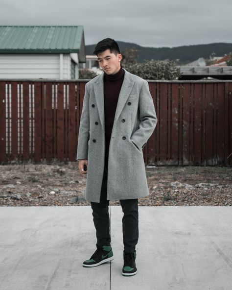 (IG @jiakadin) Me styling a turtle neck and overcoat for the spring. On feet, I feature the new 2020 Air Jordan 1 ‘Pine Green’! Jordan 1 With Suit Men, Green Jordan 1 Outfit Men, Air Jordan 1 Outfit Men Fashion Styles, Jordan 1 Pine Green Outfit, Green Sneakers Outfit Men, Jordan 1 Men Outfit, Jordan 1 Outfit Men Fashion, Green Sneakers Outfit, Jordan 1 Outfit Men Style