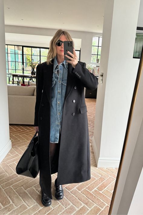 Oversized Denim Shirt Outfit Winter, Denim Shirt Dress Outfit Winter, Denim Shirt Outfit Winter, Winter Denim Outfits, Oversized Denim Shirt Outfit, Denim Dress Outfit Winter, Denim Dress Outfit Fall, Denim Shirt Dress Outfit, Shirt Outfit Winter