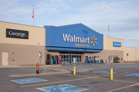 Gatell critica a Walmart y la marca debería poner atención Market Stands, Walmart Store, Walmart Photos, Building Photography, Walmart Deals, Corporate America, Truro, Social Justice, Store Fronts