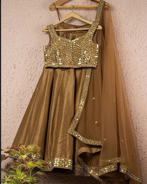 Gold Lehenga Simple, Lehenga Gold, Mirror Lehenga, Golden Jacket, Border Mirror, Mirror Work Dupatta, Plain Lehenga, Lehenga With Blouse, Golden Lehenga