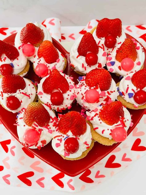 Valentine Gnome Cookies Valentine Gnome Cookies, Top Christmas Cookies, Gnome Cookies, Pillsbury Sugar Cookie Dough, Pillsbury Sugar Cookies, Vanilla Bean Frosting, Cookie Monster Cupcakes, Fluffy Frosting, Valentine Sugar Cookies