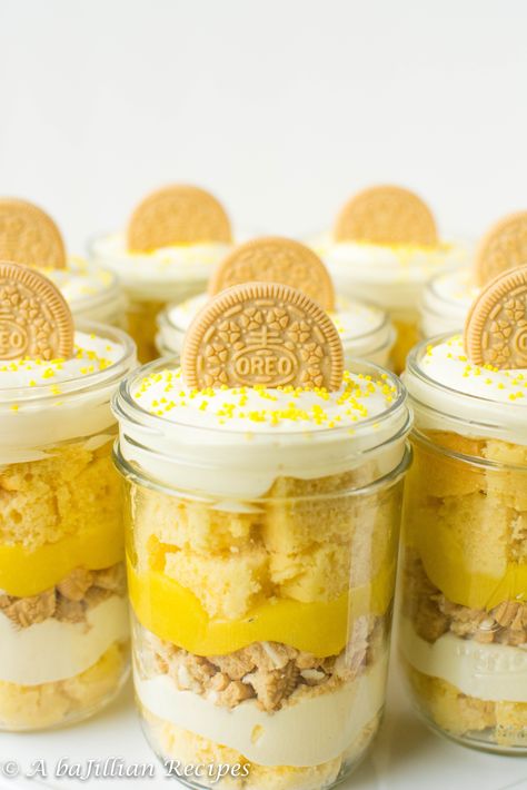 Oreo Rice Crispy Treats, Funfetti Oreo, Oreo Trifle, Dessert Shooters Recipes, Yellow Desserts, Lemon Greek Yogurt, Trifle Dessert Recipes, Oreo Desserts, Vanilla Cream Cheese