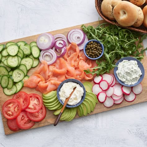 Breakfast Bagel Bar Party Ideas, Lox And Bagels Board, Mini Lox Bagels, Bagel Spread Brunch, Bagel Lox Board, Bagels And Lox Charcuterie Board, Bagel Tray Ideas, Lox Bagel Board, Bagel Brunch Ideas