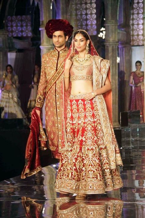 30 ROYAL INDIAN WEDDING DRESSES-CANT GET BETTER THAN THIS..... - Godfather Style Bride Groom Matching Outfits, Sabya Sachi, Tarun Tahiliani Bridal, भारतीय इतिहास, Sabyasachi Mukherjee, Nikkah Dress, Wedding Lehengas, Salwar Kamiz, Red Lehenga