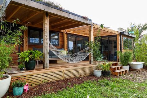 Tiny House Inspiration, Small Space Design, Micro House, House Deck, Casa Container, Garden Architecture, Tiny House Movement, Tropical House, Tiny House Living