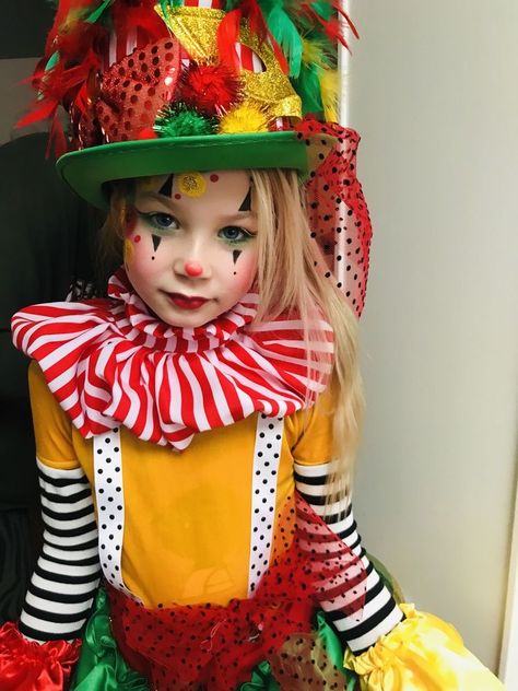 Cute Clown Makeup For Kids, Diy Clown Costume Kids, Toddler Clown Costume, Circus Costume Diy, Diy Clown Costume, Clown Costume Diy, Cute Clown Costume, Diy Girls Costumes, Scary Clown Costume