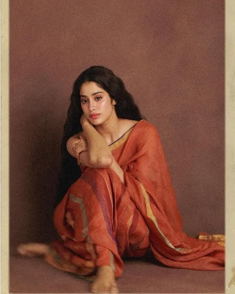 Gunjan Saxena, Bengali Saree, Bengali Bridal Makeup, Alia Bhatt Photoshoot, Her Pictures, Retro Bollywood, Janhvi Kapoor, Traditional Indian Dress, Saree Poses