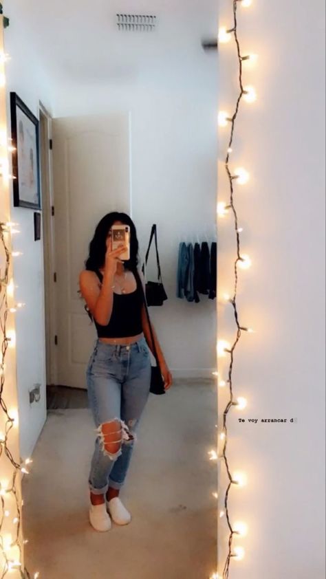 Mom Jean Outfits With Sandals, Outfit Ideas For Seaworld, Bodysuit Shirt Outfits, Mexican Baddie Outfits For School, Sandle Outfits Jeans, Vaquero Skirt Outfit, Latina Outfits School Summer, Outfit Ideas To Go Out, Cute Outfits For Warm Weather