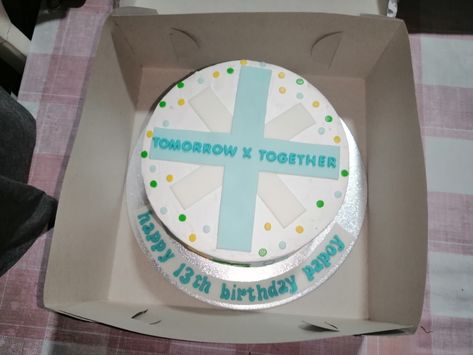 K Pop Birthday Cake Ideas, Kpop Cake Ideas Txt, Txt Birthday Cakes, Txt Inspired Cake, K Pop Cake Design, Txt Cake Design, Yeonjun Birthday Cake, Kpop Inspired Cake, Kpop Cakes Ideas