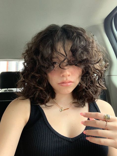 Curly Bob With Curtain Bangs, Short Hairstyles Wavy Hair, Haircut Trending, Short Curly Hair With Bangs, Shaggy Curly Hair, Short Layered Curly Hair, Layered Curly Haircuts, Curly Heads, Curly Cuts