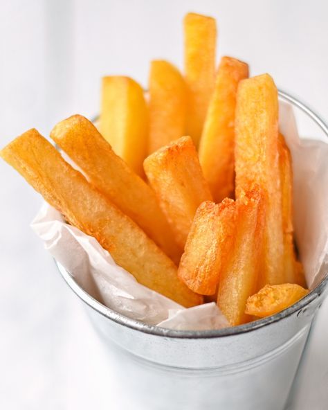 Triple Cooked Chips, Fried Chips, Crispy French Fries, Frozen French Fries, Hot Cocoa Recipe, Sour Cream And Onion, Chips Recipe, Air Fryer Recipes Easy, Vegetarian Recipes Easy