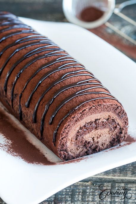 Chocolate Swiss Roll Recipe, Swiss Roll Cakes, Chocolate Swiss Roll, Swiss Roll Cake, Cake Roll Recipes, Chocolate Roll, Läcker Mat, Swiss Roll, Roll Cake