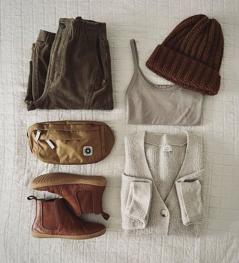 Earthy Mom Style, Granola Girl Outfits, Tell Me About Yourself, Be More Present, Learn To Knit, Be Intentional, Mum Fashion, Daily Outfit Inspiration, Fall Capsule Wardrobe