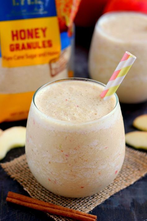 Filled with fresh apple cider, creamy Greek yogurt, and apple chunks, this smoothie is sweetened with Tate+Lyle®️️ Honey Granules and is a refreshingly delicious drink! Apple Cider Smoothie, Apple Drinks, Apple Cider Recipe, Cold Sores Remedies, Natural Cold Remedies, Smoothie Shakes, Fresh Apples, Healthy Eating Habits, Apple Recipes