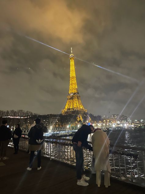 Gorgeous digital print of the Eiffel Tower ready for download. Prancis Paris, Nex York, Paris Lifestyle, Paris Dream, France Aesthetic, Things To Do In Paris, Paris Wallpaper, Paris Pictures, Paris Photo