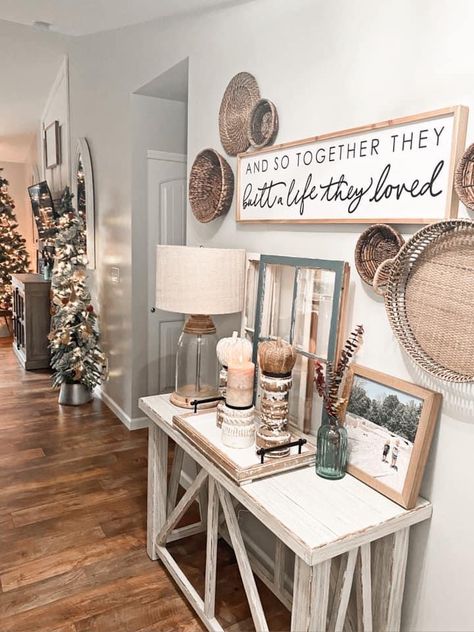 Farmhouse Wall Ideas Bedroom, Farmhouse Boho Entryway, Farmhouse Waiting Room, Living Room Country Decor, Boho Farmhouse Entryway Table, Farmstyle Living Room Ideas, Rustic Farmhouse Entryway Target, Country Boho Home, Farm House Entry Table