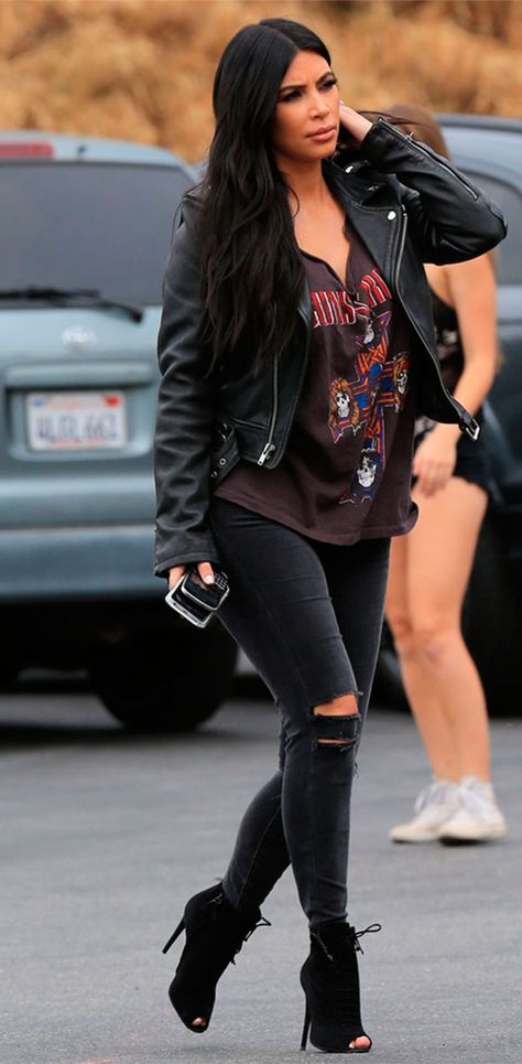 kim t-shirt Estilo Kim Kardashian, Estilo Kardashian, Kim Kardashian Outfits, Kim K Style, Kardashian Outfit, Kim Kardashian Style, Pastel Outfit, Jack Nicholson, Kardashian Style