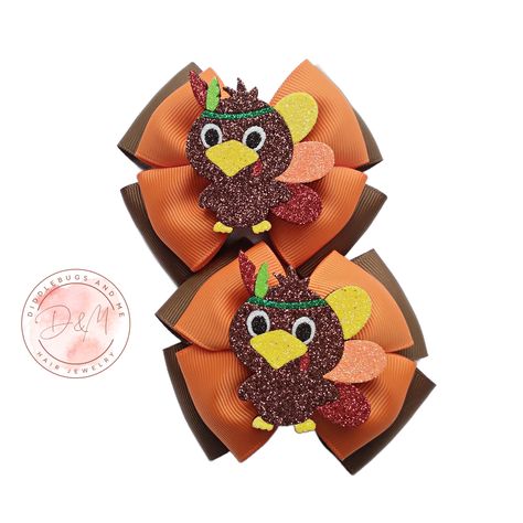 These are the cutest turkey Thanksgiving hair bows.  Bows are double layer and is made with orange and brown grosgrain ribbon. In the center of each bow, you will find an  adorable glitter turkey. They are made with your choice of hair clips and are partially lined with grosgrain ribbon.  All ribbon ends have been heat  sealed to prevent fraying.  Bows measure about 3.50 inches long. Always use supervision while little ones are  wearing hair accessories as they may contain small parts that could Turkey Hair Bow, Turkey Bow, Thanksgiving Hair Bows, Thanksgiving Hair, Fall Hair Bow, Pigtail Bows, Girls Holiday, Thanksgiving Treats, Ribbon Ends