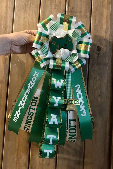 Homecoming Garders For Boys, Mums For Boys Homecoming, Garter Mums Homecoming For Boys, Boy Mums Homecoming, Homecoming Gaters, Garders Homecoming, Homecoming Garters For Guys, Garters Homecoming For Guys, Hoco Garter