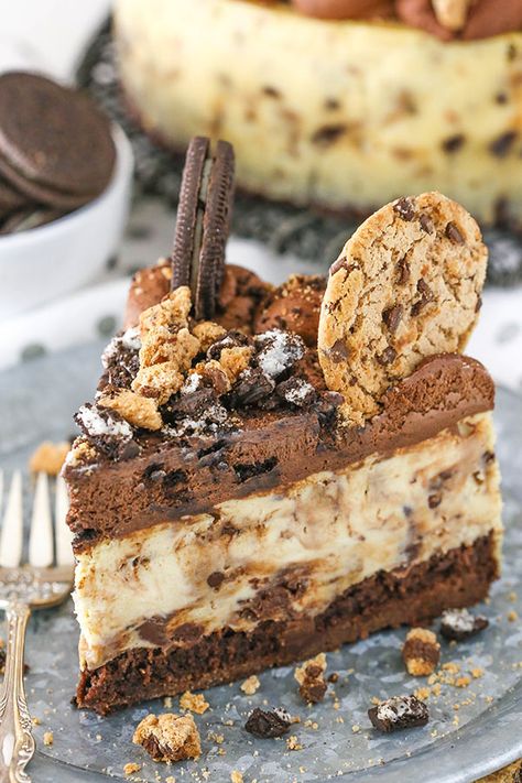 Oreo Brookie Cheesecake - a layer of brownie, chocolate chip cookie cheesecake and Oreo whipped cream! Brookie Cheesecake, Oreo Brookie, Oreo Whipped Cream, Best Chocolate Cheesecake, Chocolate Chip Cookie Cheesecake, Cookie Cheesecake, Chocolate Cheesecake Recipes, Chewy Brownies, Cheesecake Filling