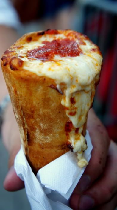 Pizza Cones, Good Eat, How To Make Pizza, Think Food, Deep Dish, Pizza Recipes, I Love Food, Junk Food, Pita