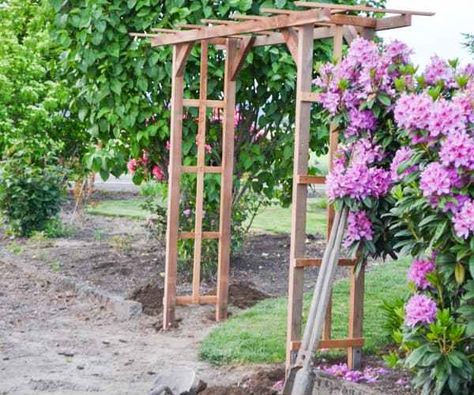 A DIY garden arch made with redwood Diy Garden Arch, Garden Arch Ideas, Garden Arch Trellis, Garden Archway, Wooden Arbor, Flower Trellis, Diy Garden Trellis, Arch Trellis, Arch Ideas